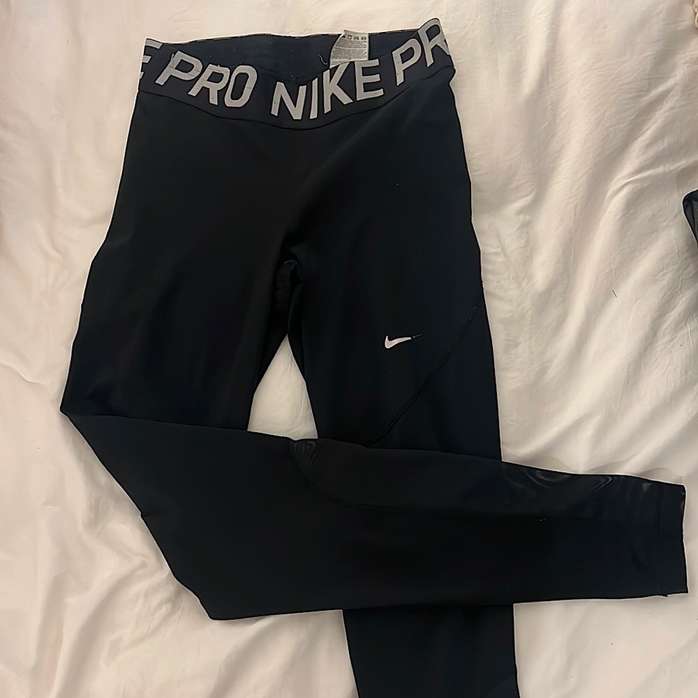 Nike Pro workout leggings